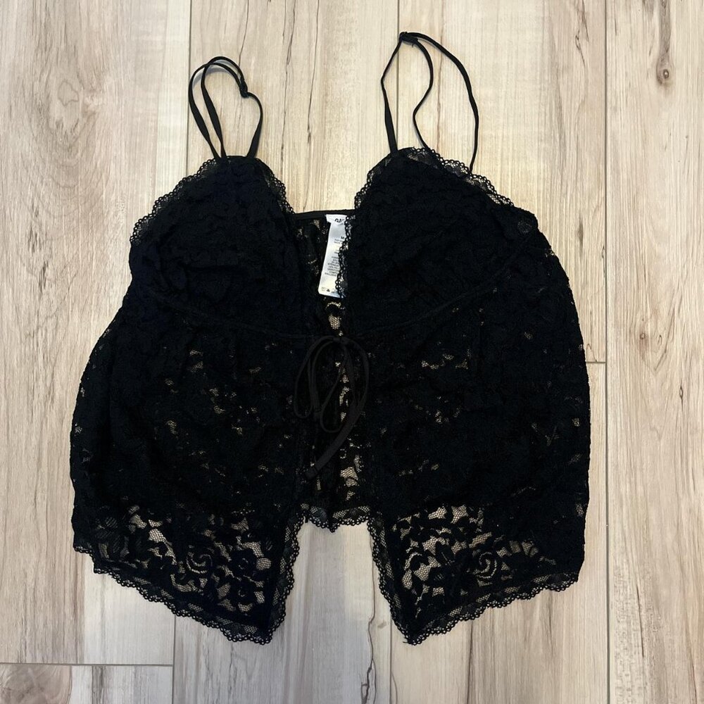 Garage black lace front tie crop cami 🖤